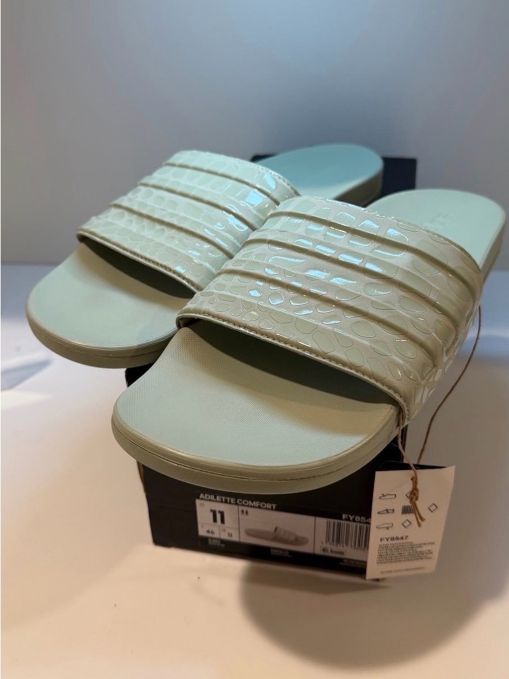 Adidas Adilette Comfort Slide Mens Shoes Size 11 Color Halo Green NEW